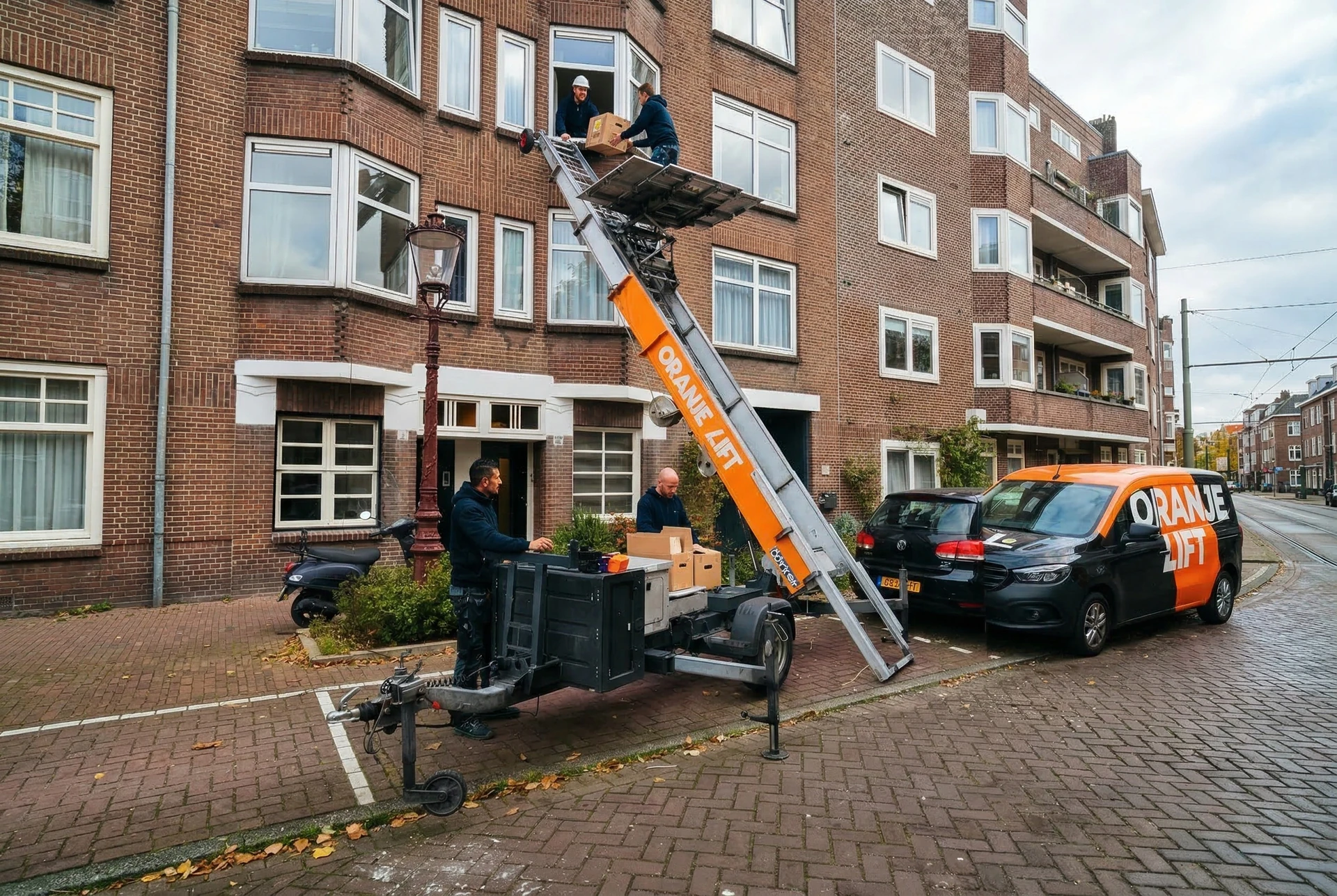 Verhuislift bij flat in wijk Sterrenburg, Dordrecht