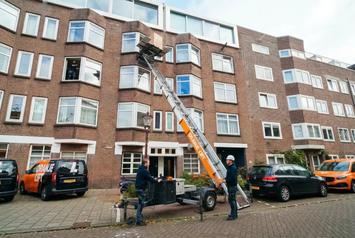 Verhuislift in actie bij flat in Sterrenburg Dordrecht